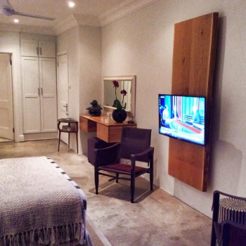 Live edge Oak TV wall